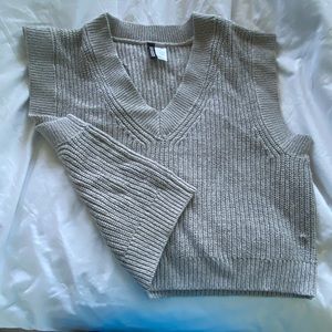 H&M Gray Sweater Vest Medium